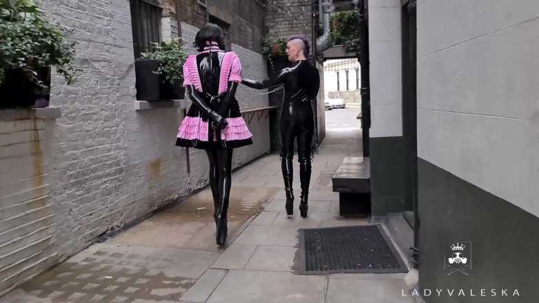 Lady Valeska: Sissy Provedená londýnskou ulicí
