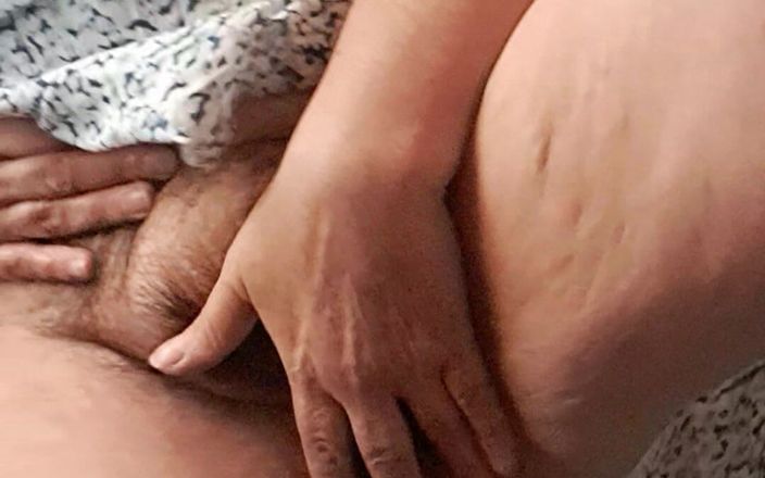 Mommy big hairy pussy: Показуючи товсту мачуху, волохату пизду під її сукнею