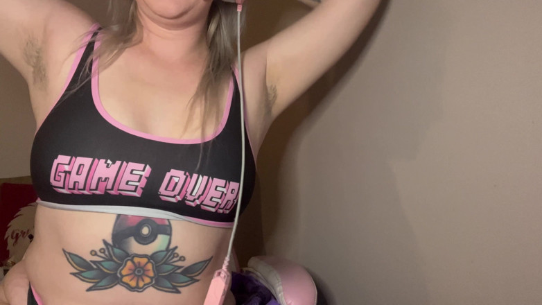 EeveeXo: Gamer Girl Hairy Armpit Worship