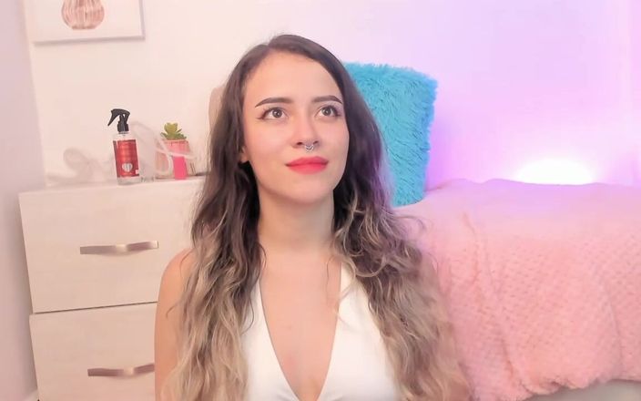 Xsweetengel: Une blonde sexy se masturbe