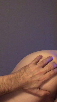 Uma bela bunda para lamber e um bom pau para chupar