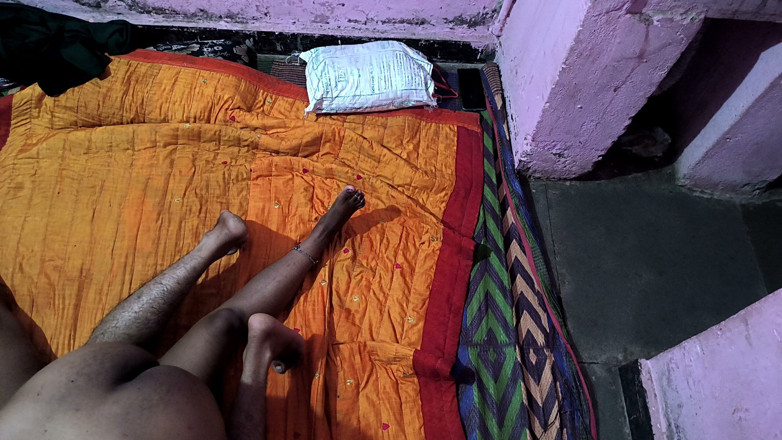 Amarjit2526: कामुक सौतेली बहन मुझे उसकी मुलायम चूत में उंगली करने देती है और फिर मेरे लंड पर बैठती है