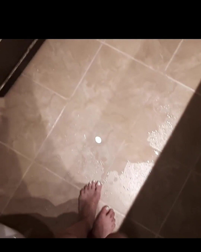 FrauleinP: 必死になっておしっこを漏らしてしまった