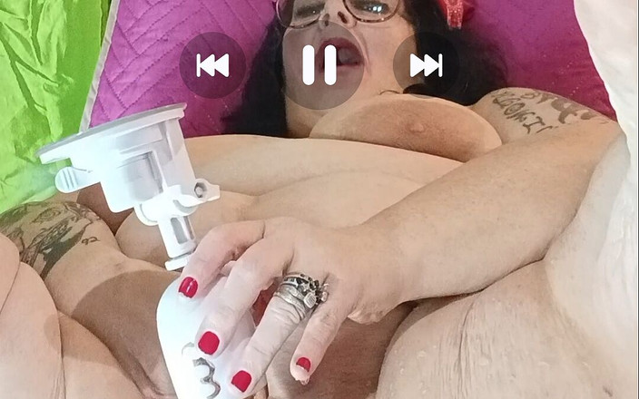 HerculesnVENUS: Stříkání Candycane Ona stříká deset palců na vině