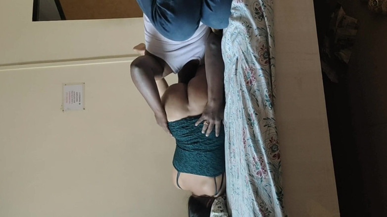 Trisha Hotness: Лизать киску подруги и заставлять ее кончить