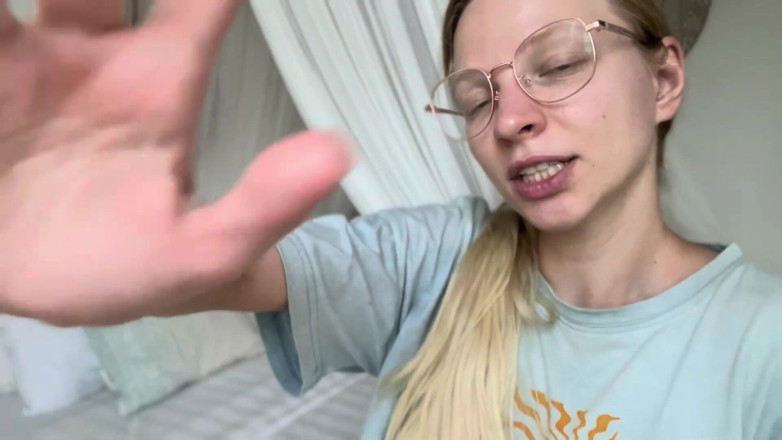Goddess_Bella_Rae: Mama vitregă te consideră băiat bun - Asmr