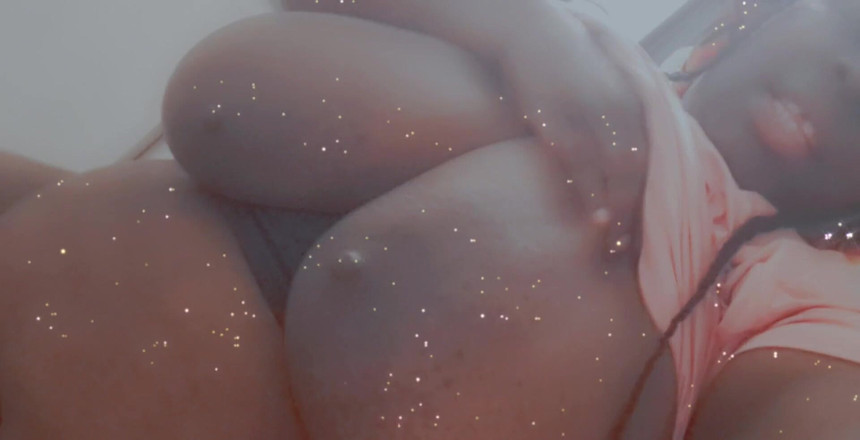 AngelMoca: O kadar azgınım ki bebeğim banyoya gittim ve izlemen için...