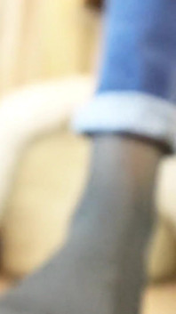 Jeans, tacchi e calze