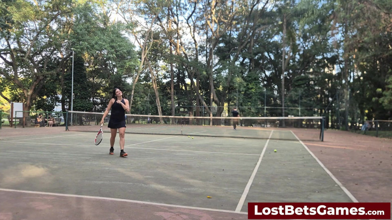 Lost Bets Games: Rafaela dan igor bertanding bugil di luar ruangan
