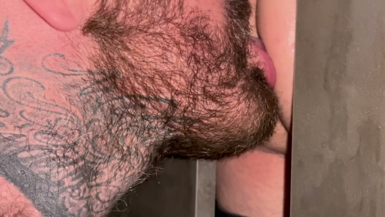 Emello: Berlin Glory Hole