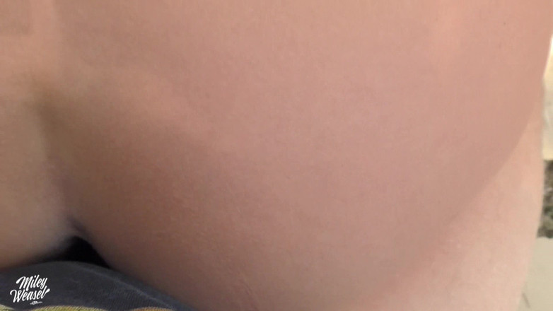 Miley Weasel: 哦不！！摄影师射在我阴户里的一切！！