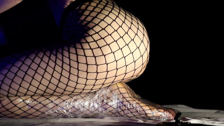 TwinklePeaks: Piernas Vendadas: Provocación Con Envoltura De Plástico Y Fetichismo De...