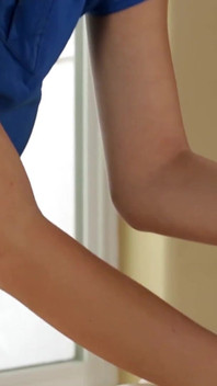 Prietene fierbinți care se distrează între ele