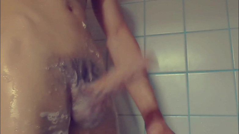 SEXY_GUYBEST: Quente bonito no banheiro dança sexy e masturba seu pau...