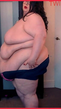 SSBBW Ladybrads full body strip show