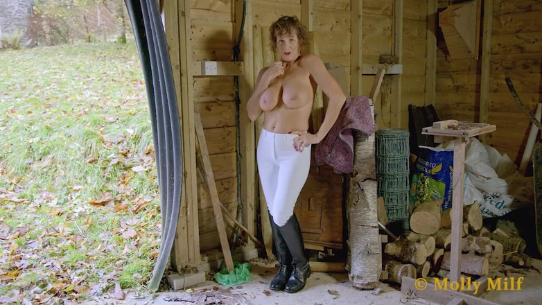 Molly MILF: Quente madura Molly MILF em seu apertado sexy jodhpurs