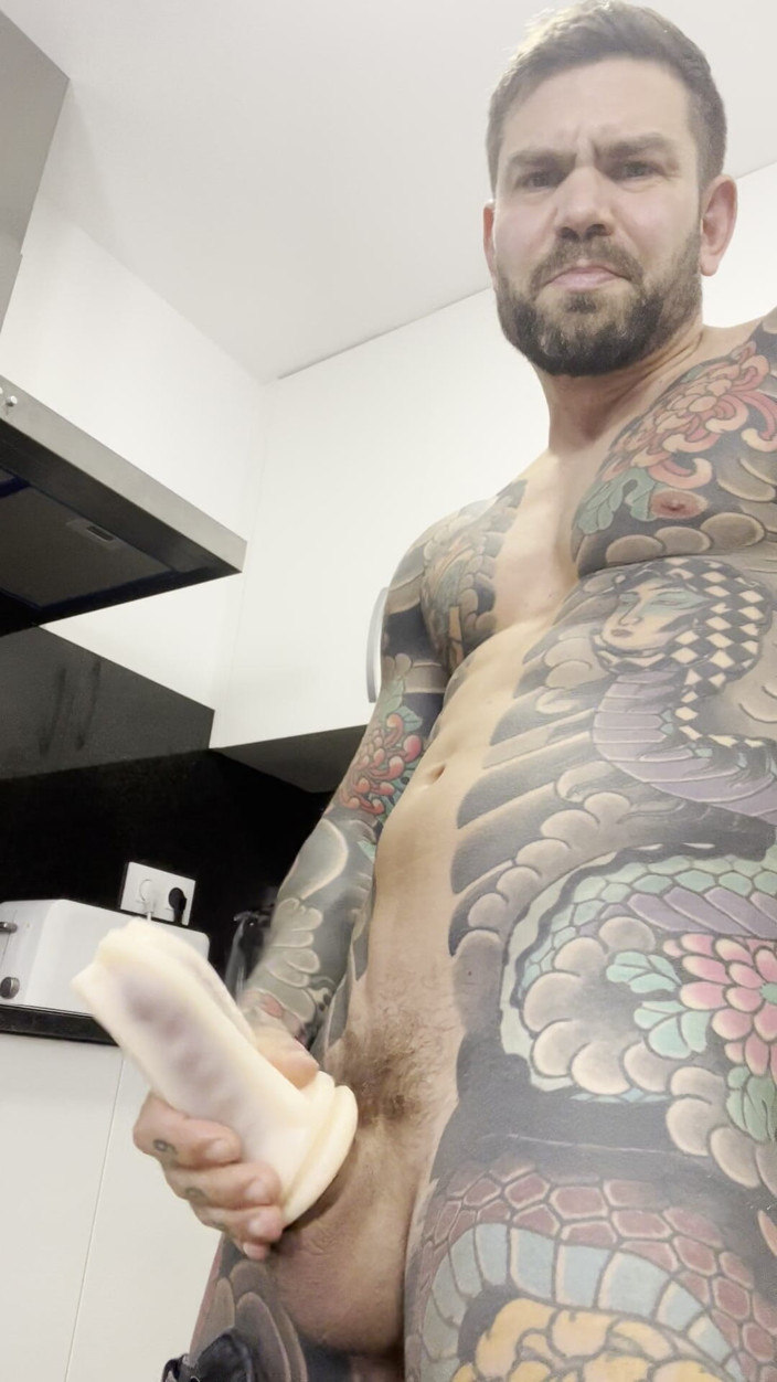 Juan Lucho Gay: In the Kitchen of Handsome Muscular