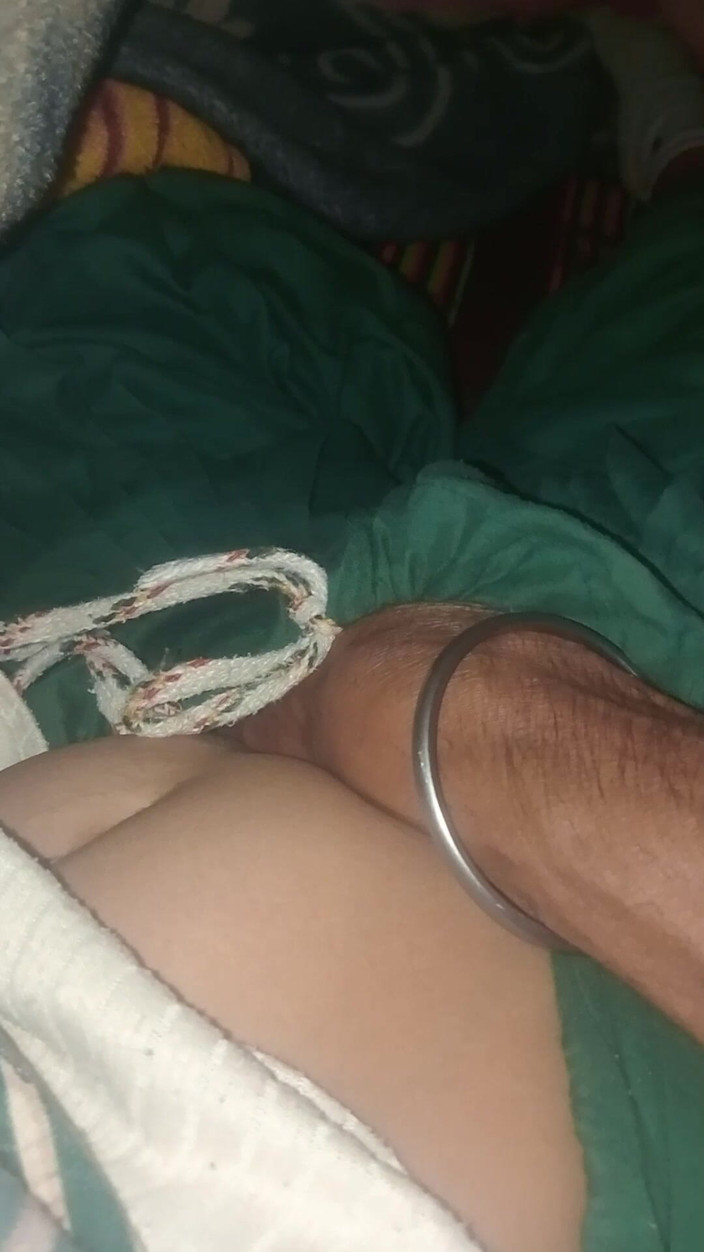 Desi Lusty Cooules01: Hardcore šukání desi manželky a škádlení s jejími prsy