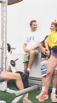 Gangbang avec des filles qui se font soumettre par de grosses bites bien dures et se faire éjaculer sur le visage, film complet en HD