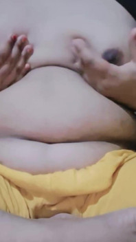 Hermanastra está picando! ¡No hay nadie para rascar la paja! Sexy video caliente