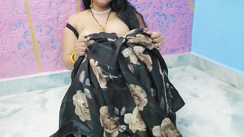 Payal studios: メイドがほうきを彼女の膣に入れた