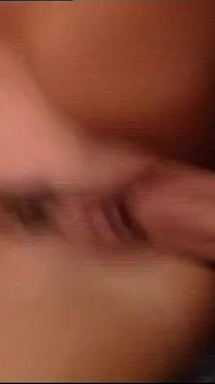 Une MILF mature aux petits seins se fait baiser en levrette et éjaculer dans la bouche par une grosse bite