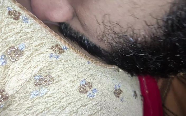 Vaishnavysharunraj: Rote halbe sari Nabel leckt romantik