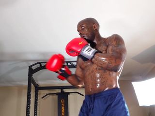 Hallelujah Johnson: Тренировка бокса при разработке программы тренировки баланса, подчеркнуть безопасное и прогрессивное увеличение