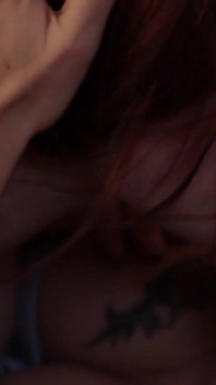 Un piccolo soda, un'amica arrapata e la serata è piena di emozioni calde