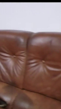 Pantat bahenol cewek semok rambut cokelat ini dientot habis-habisan sama kontol raksasa pria kulit hitam
