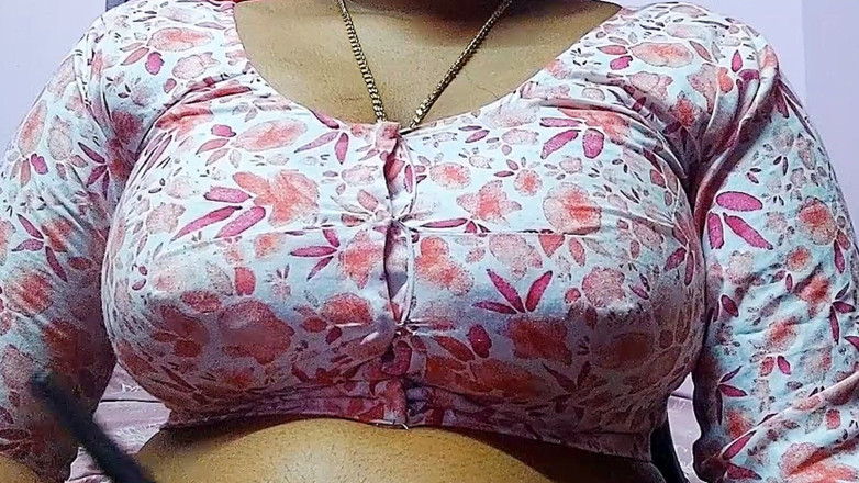 Desi Mohini: Teman wanita bhojpuri India dengan teman lelaki seks tegar.