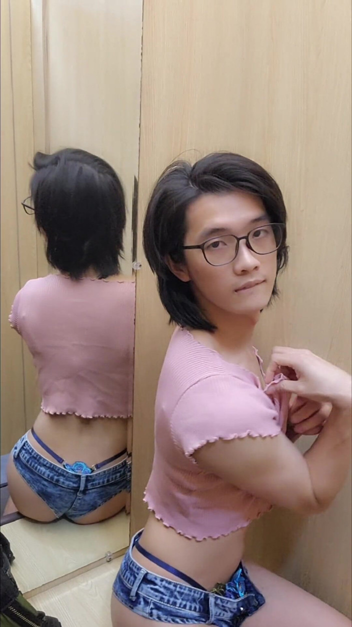NotAFuta: Mall Fitting Room Exhibitionist