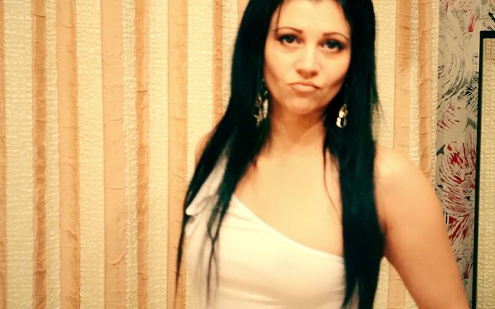 KristinaSlut: Еротичне музичне відео