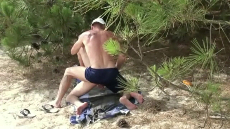 Gaybareback: Straight suck xxl cock o the public beach