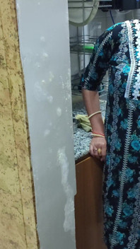 Deixou a bhabhi do vizinho com peitos grandes no pretexto de pedir açúcar