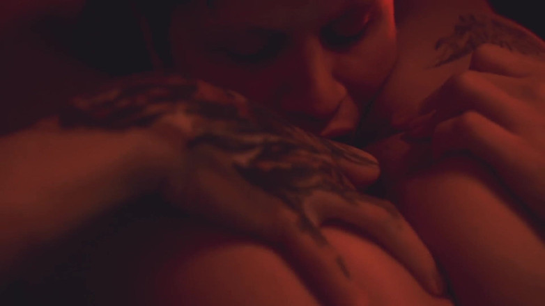 Quente club: Nath Wolowski y Mon_brule usan sus cuerpos como objetos de...