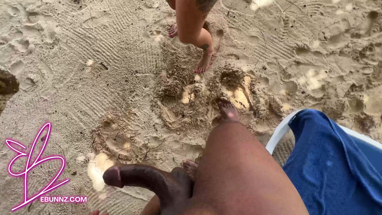Elana Bunnz: Grote zwarte lul risicovolle strandknal