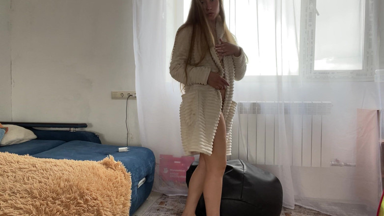 Stacy_via: 純粋な学生が上司のために自慰のビデオを撮影