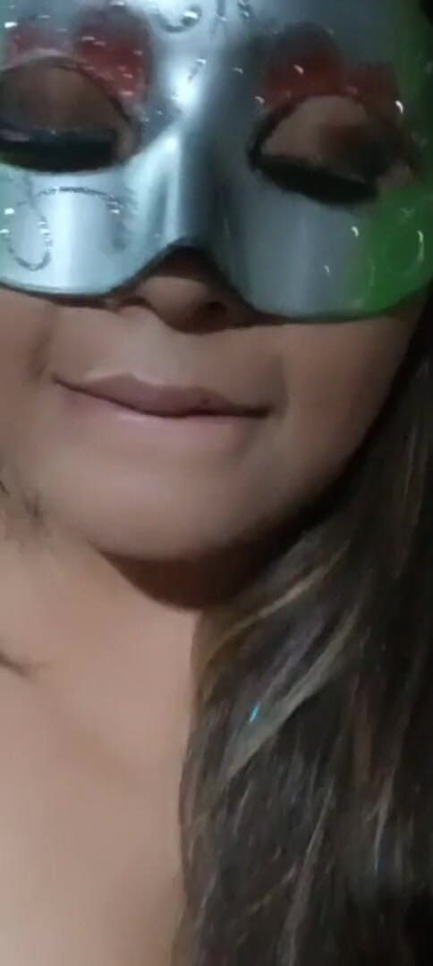 Martin13: Bela latina se grava e diz que quer ser fodida...