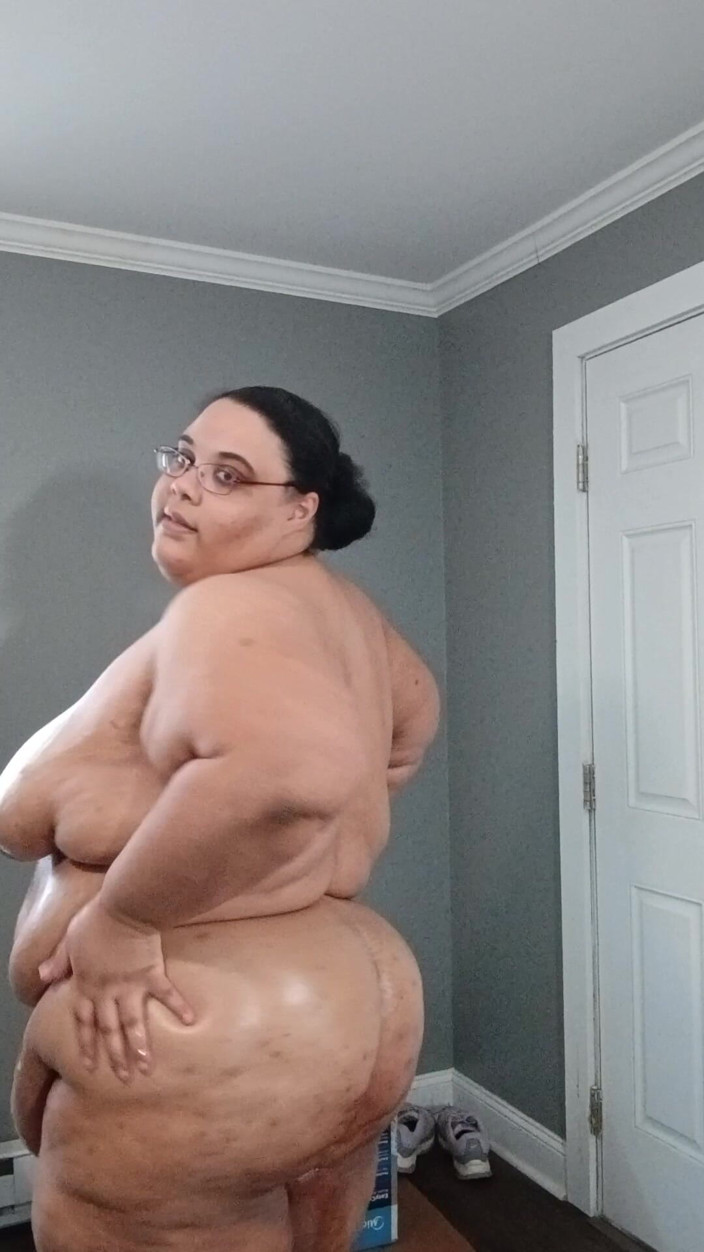 Jessica pigslut: All Oiled up!