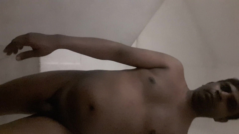 Indianexhib: Esibizionista cammina nuda nel corridoio e nell'area della hall