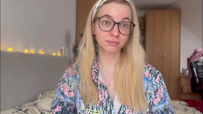 Goddess_Bella_Rae: Paypig onu yıkadıktan sonra ayda 30 dolarda yaşıyor