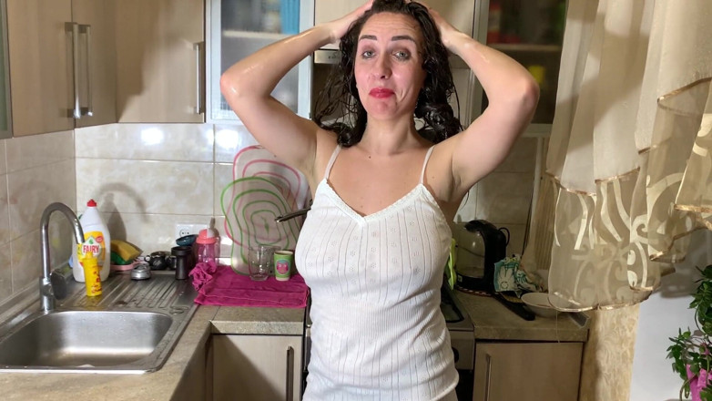Hottie goddess: Spălare umedă de păr în chiuvetă de bucătărie