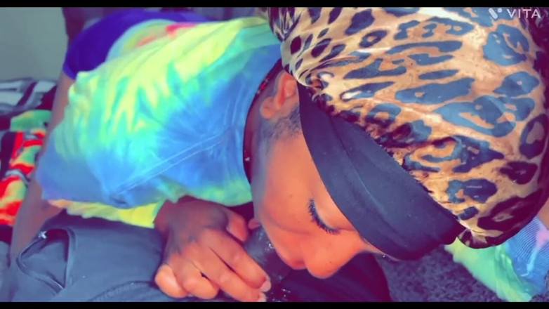 Fijii pornbox: Hete meid wordt in haar kont geneukt nadat ze het...