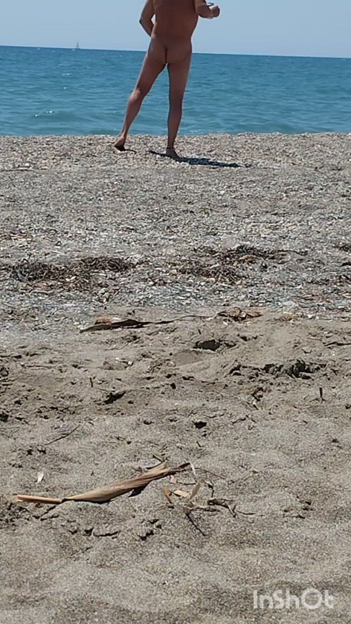 Morbosete000: Gogori pe plajă, bucurându-se