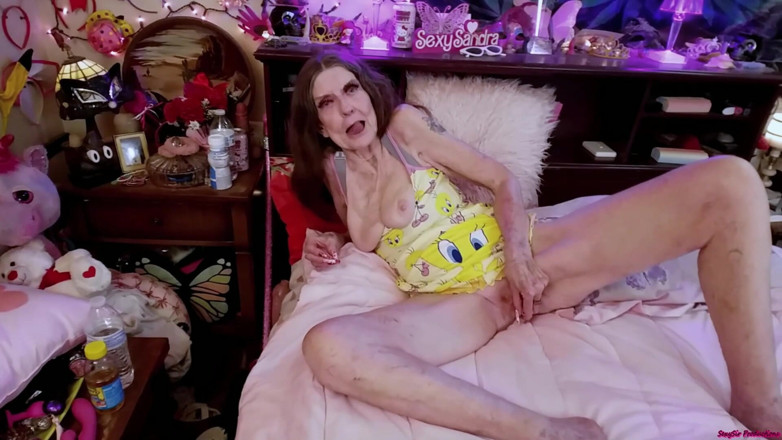 Sexy Sandra N Sir Christopher: Іграшка мінету в пизду, веселощі на обличчя