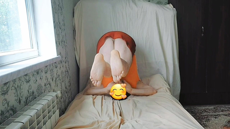 Kitty_Cross: 大屁股金发人妖屁股大大腿饥渴的女郎热辣