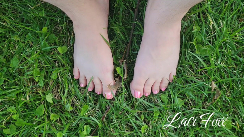 Foxx Denn Studio: Toes in Grass