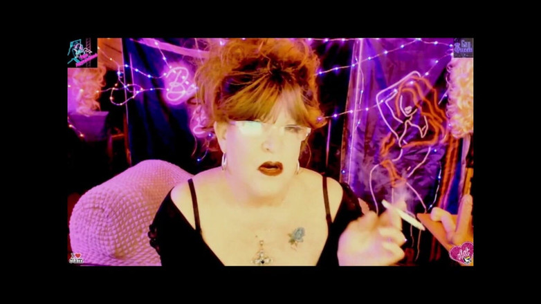 FemmeCheri120: 3 clipes fumando e tirando a roupa