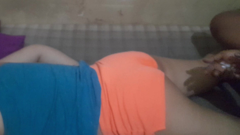 Angelina pop: Ženské svatební šaty s oholenou čelenkou